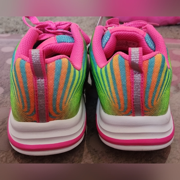 Girls Skechers Lightweight Sneakers - Picture 4 of 8